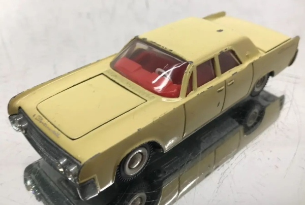 Tekno Lincoln Continental 1963 DieCast Model (1910)